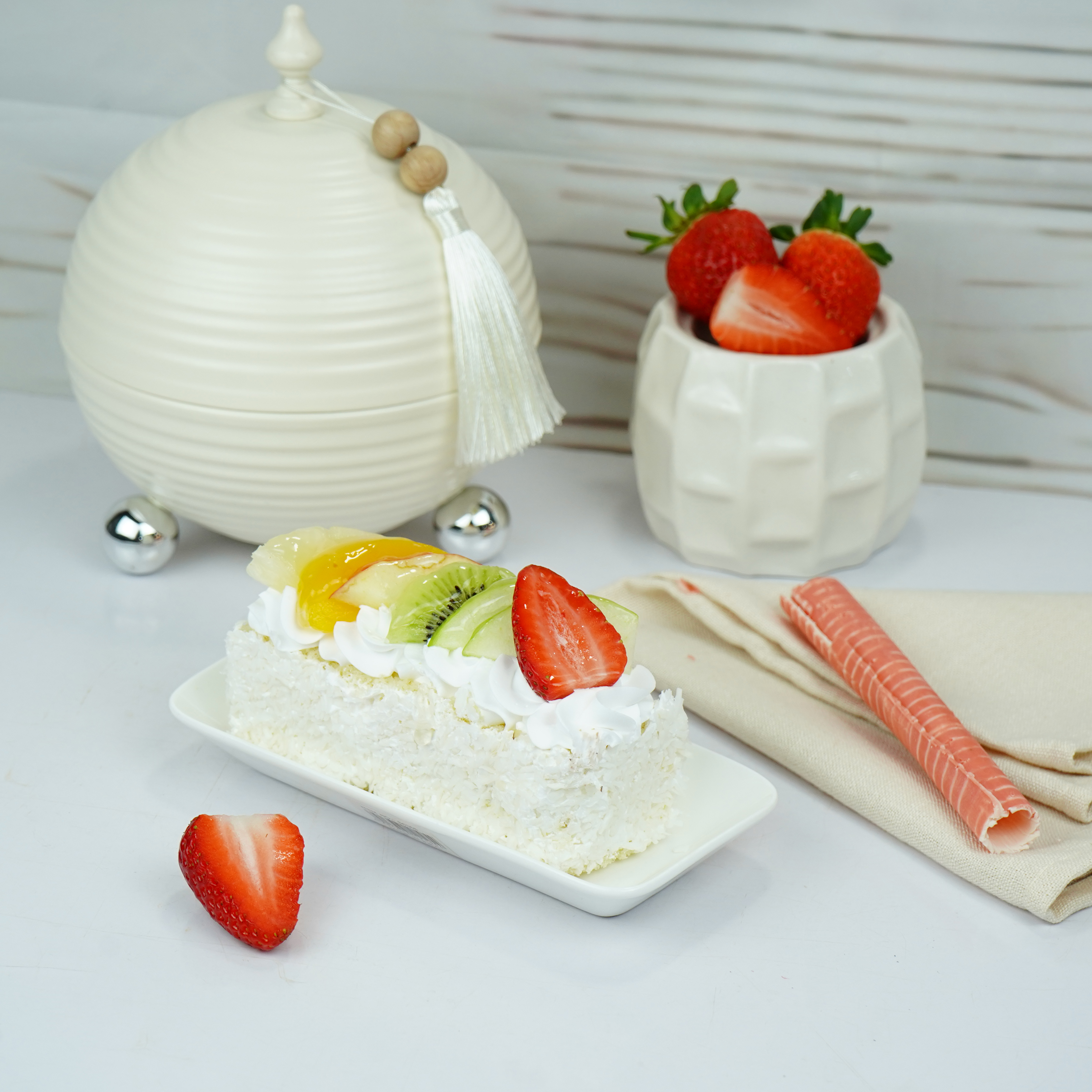 Strawberry classic cake pieces